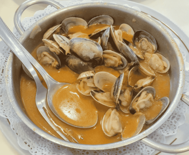 Almejas a la Marinera (Clams in Marinera Sauce)