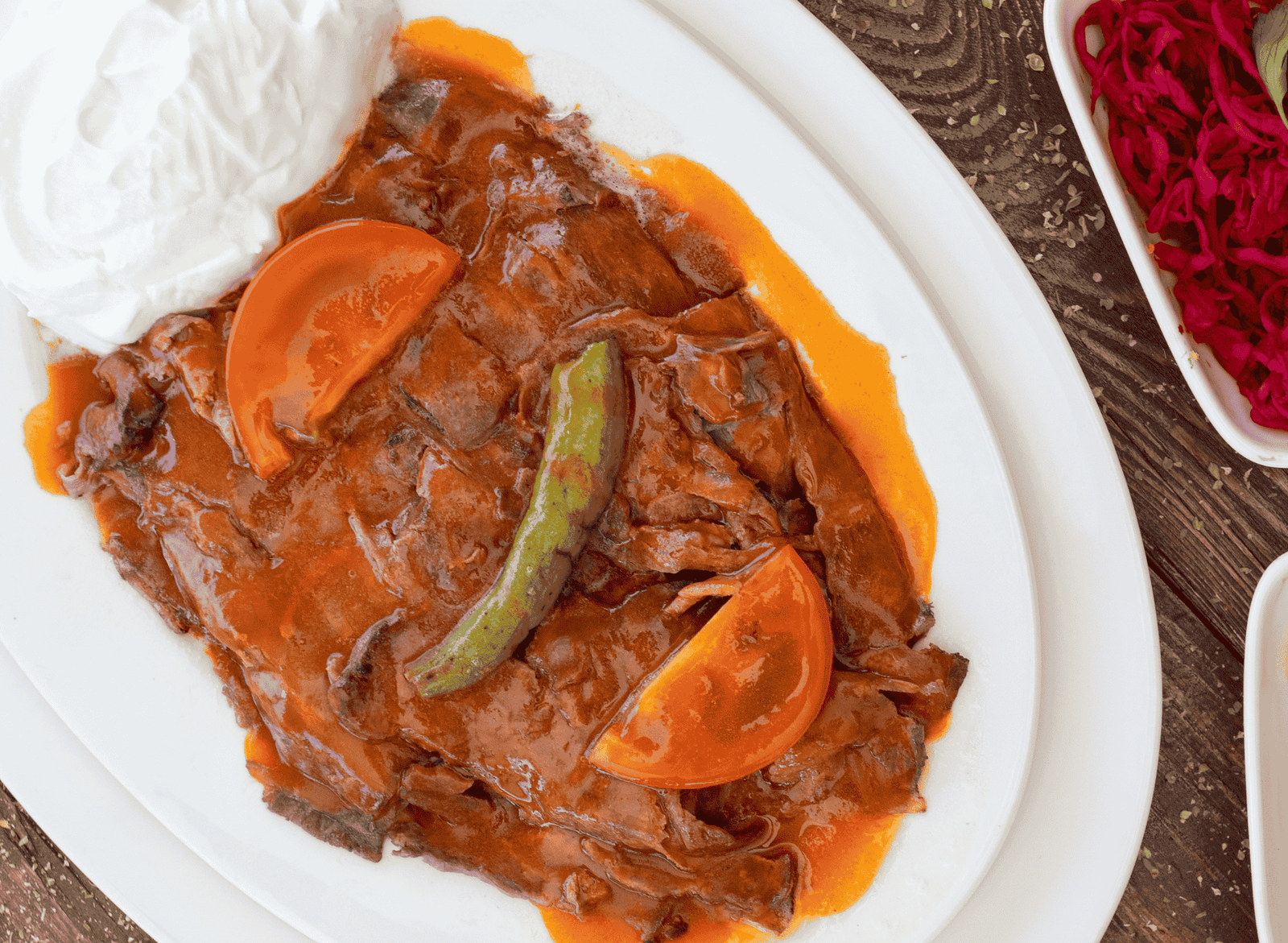 İskender Kebab (Döner Kebab with Yogurt and Tomato Sauce)