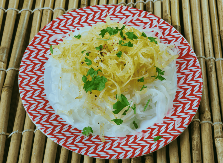 Mont Di (Rice Noodles with Spicy Fish Sauce)