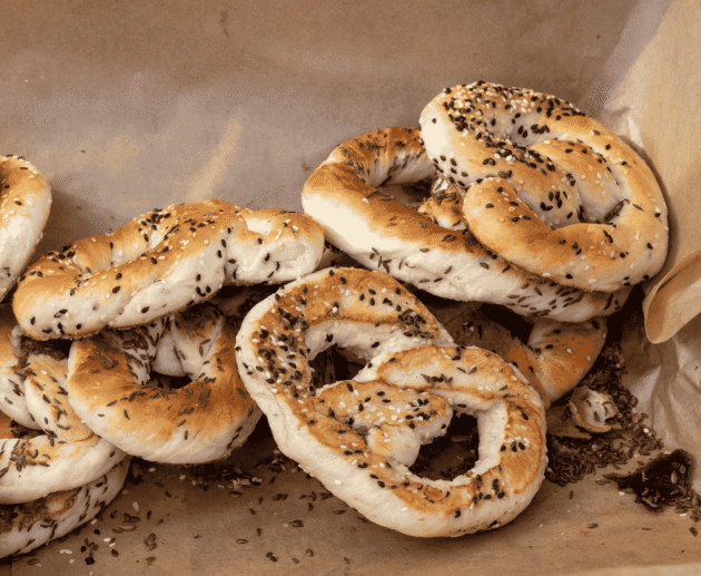 Kliņģeris (Festive Ring Bread)