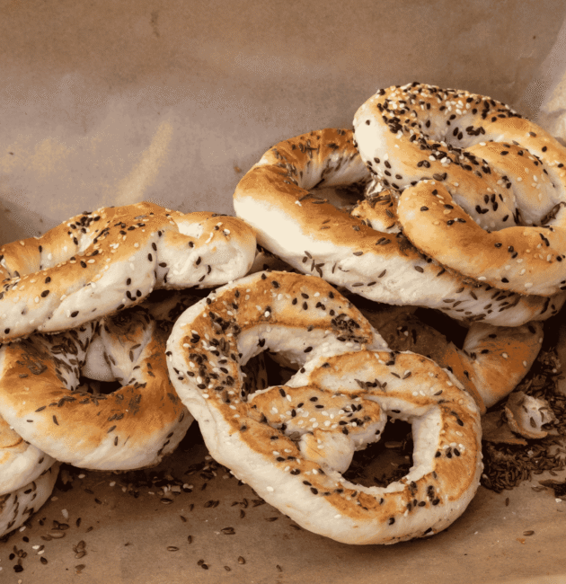 Kliņģeris (Festive Ring Bread)