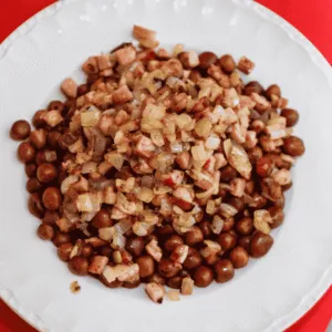 Pelēkie zirņi ar speķi (Grey Peas with Bacon)