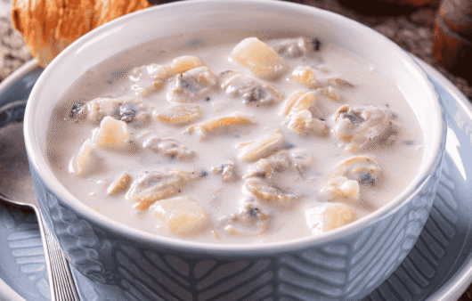 New England Clam Chowder (Creamy Clam Soup)