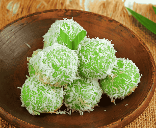 Klepon (Sweet Rice Cake)