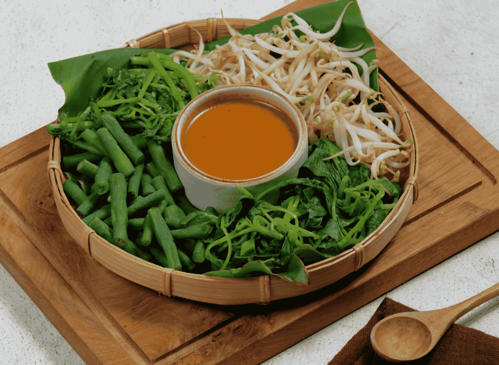 Pecel (Javanese Salad with Peanut Sauce)