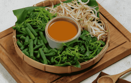 Pecel (Javanese Salad with Peanut Sauce)