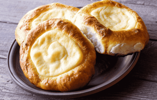 Vatrushka (Cottage Cheese Pastry)