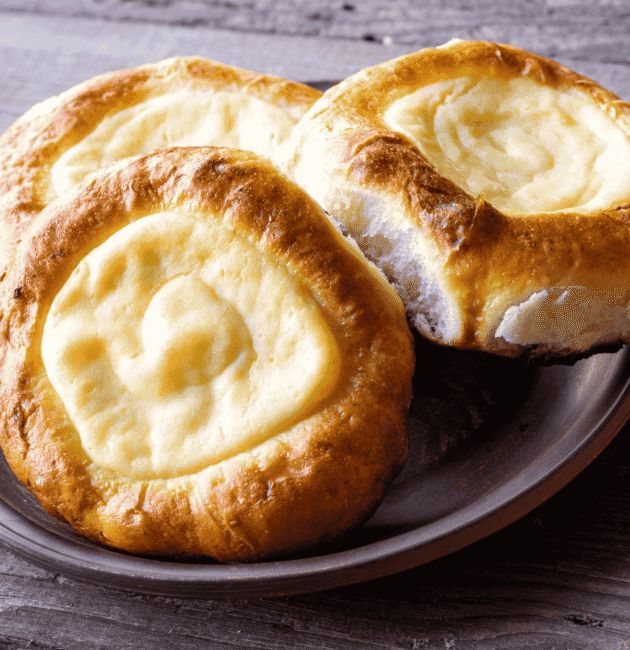 Vatrushka (Cottage Cheese Pastry)