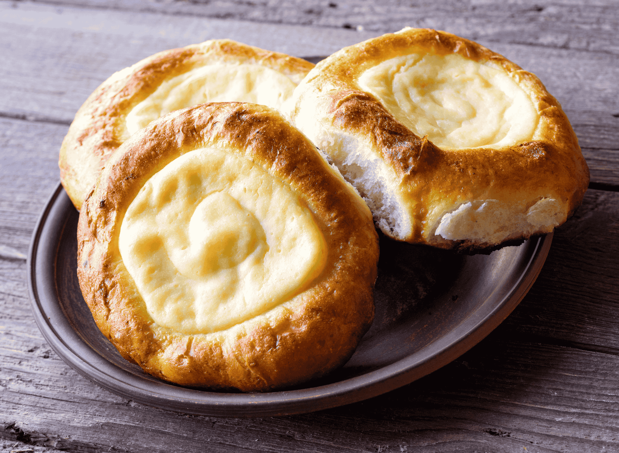 Vatrushka (Cottage Cheese Pastry)