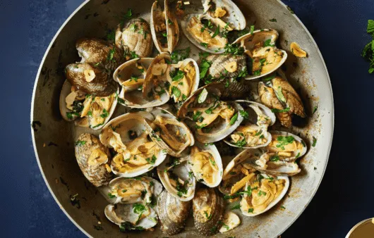 Amêijoas à Bulhão Pato (Clams in Garlic and White Wine Sauce)