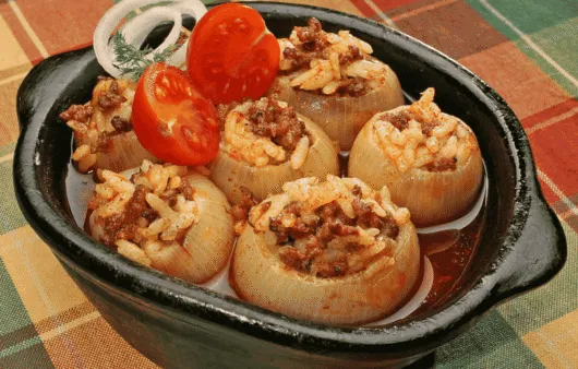 Sogan dolma (Stuffed Onions)