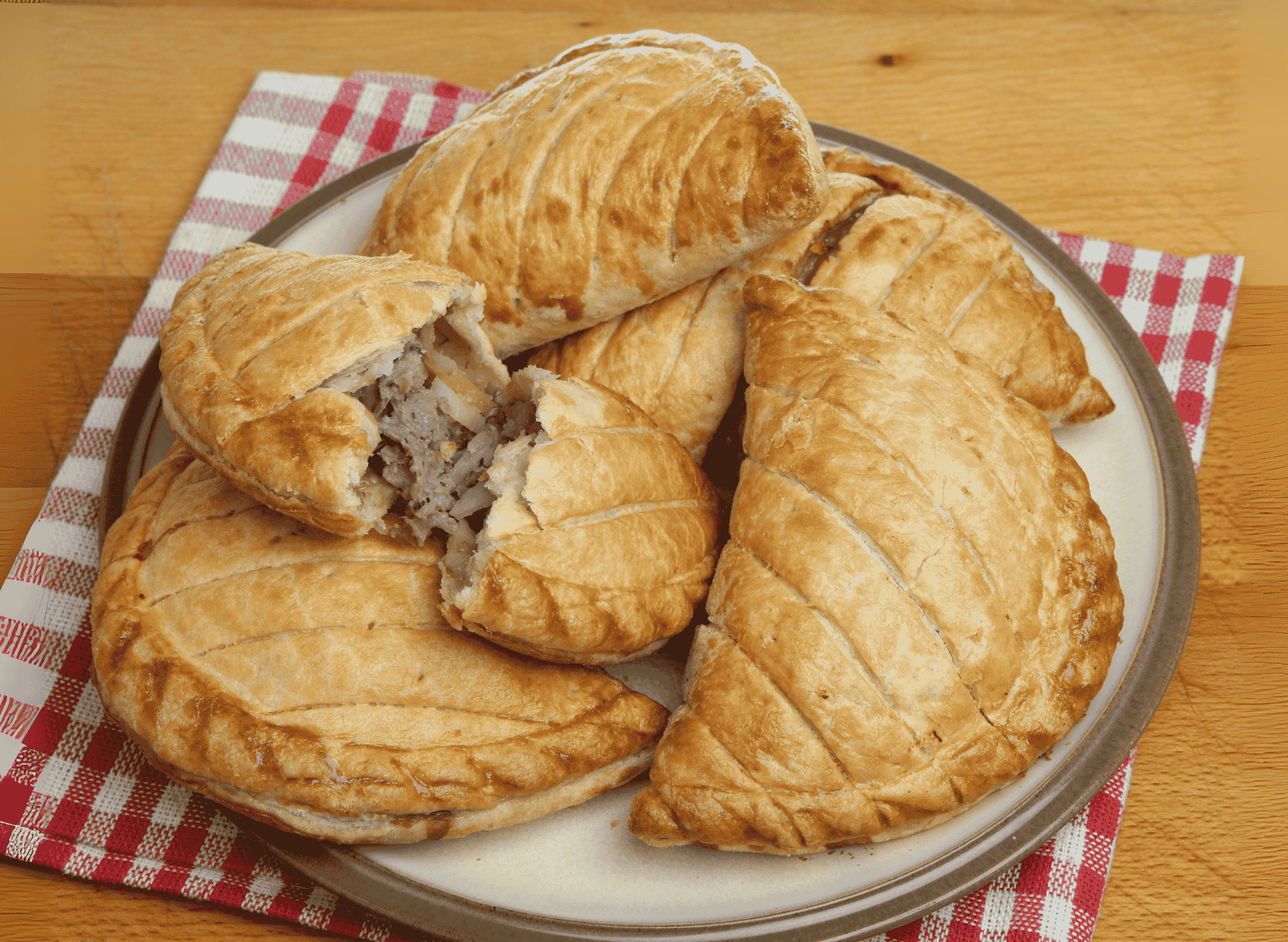 Cornish Pasty (Meat and Veg Pastry)