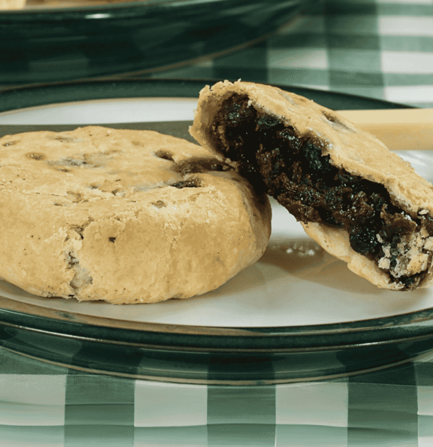 Eccles Cake (Currant Filled Pastry)