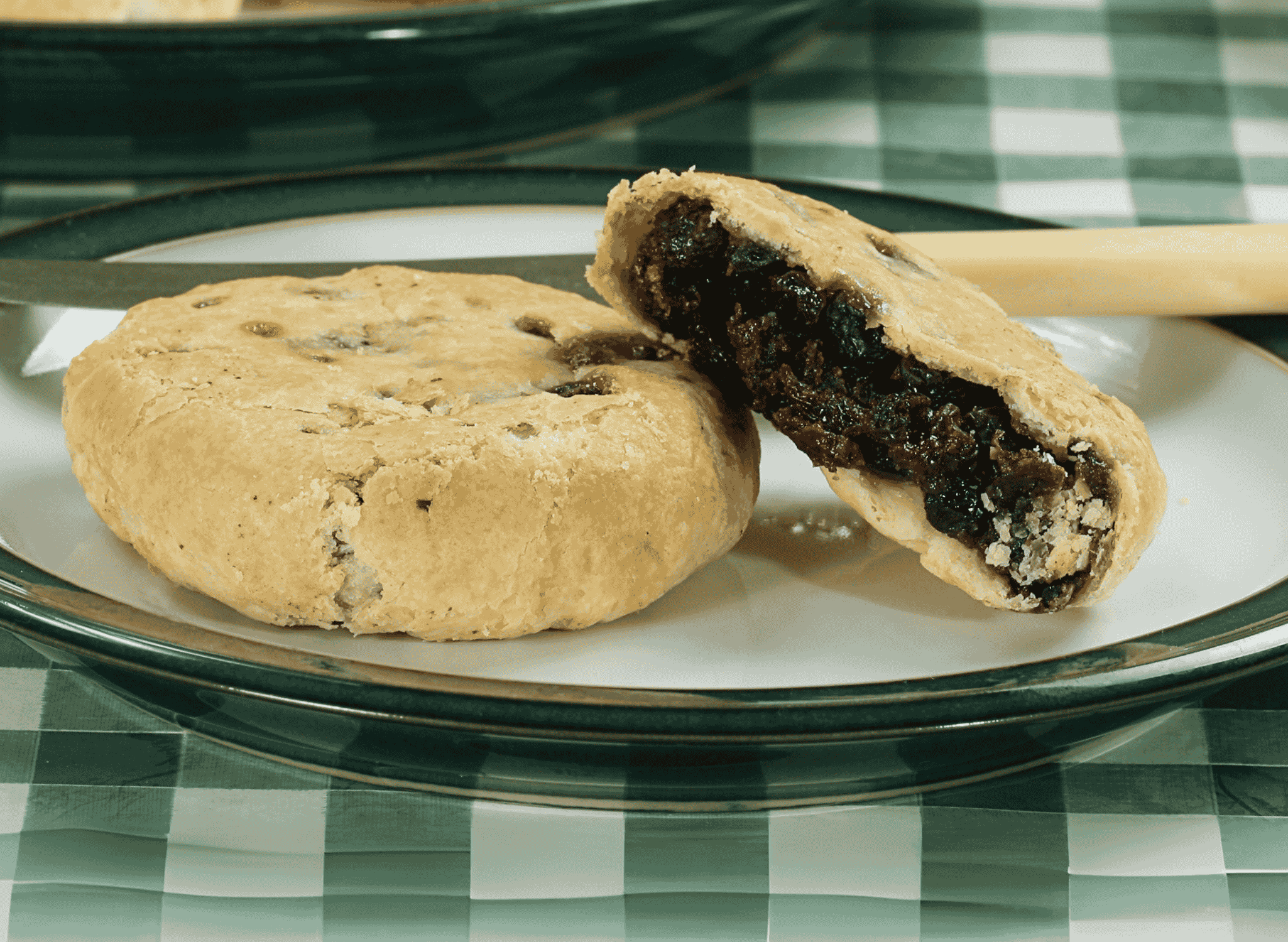 Eccles Cake (Currant Filled Pastry)