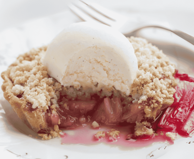 Rhubarb Crumble (Fruit and Oat Dessert)