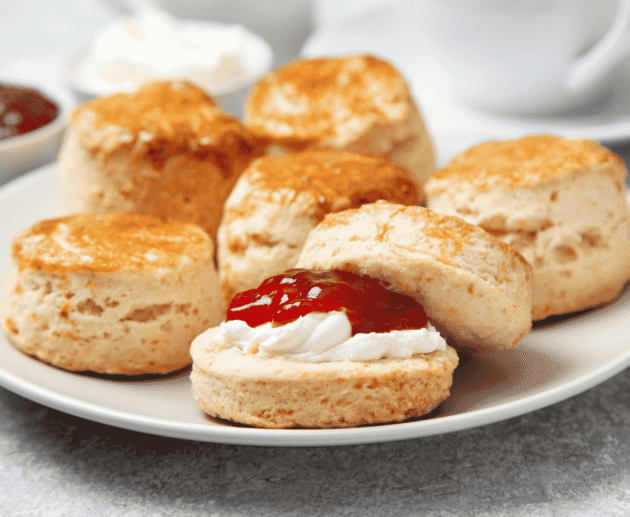 Scones (Crumbly Cream Cakes)