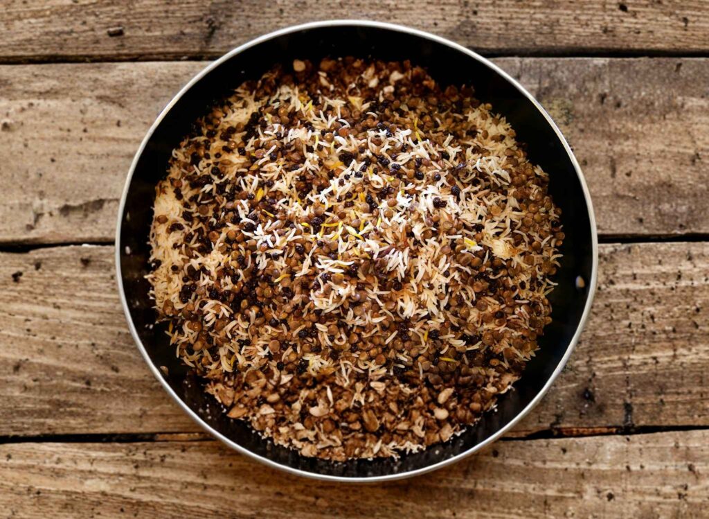 Adas Polo (Lentil Rice with Raisins)