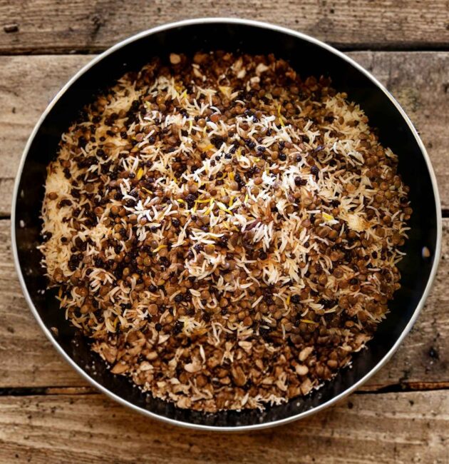 Adas Polo (Lentil Rice with Raisins)