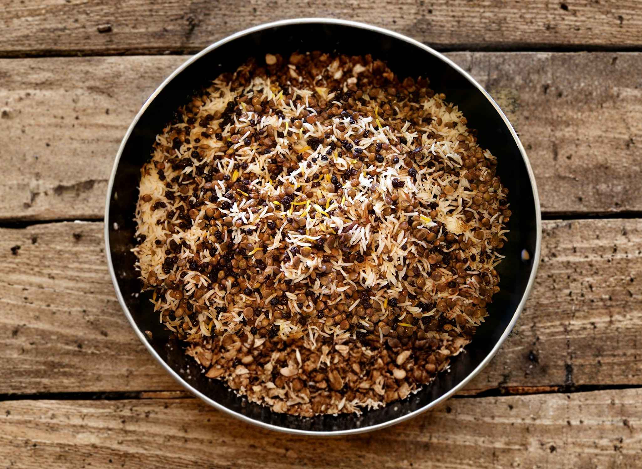 Adas Polo (Lentil Rice with Raisins)