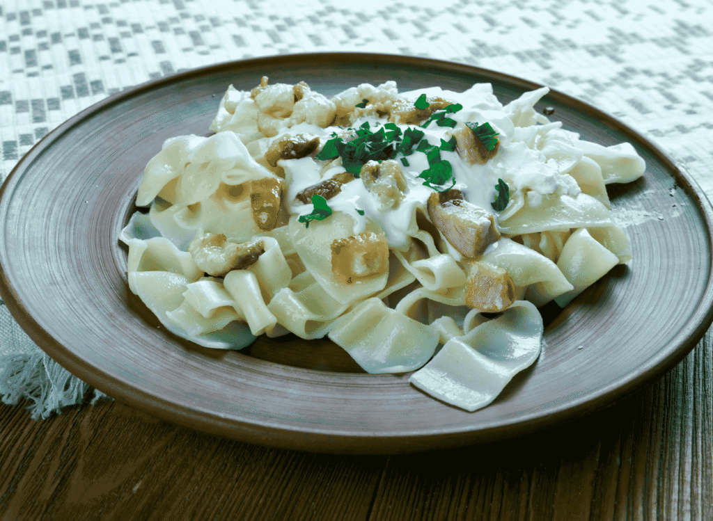 Túrós Csusza (Curd Cheese Pasta)