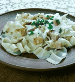 Túrós Csusza (Curd Cheese Pasta)