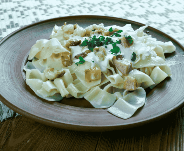 Túrós Csusza (Curd Cheese Pasta)